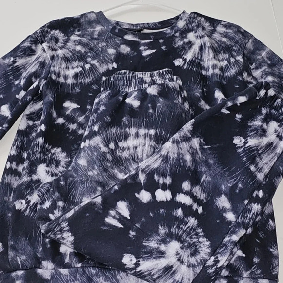 Two Piece Tie Dye Sweater and Sweatpants set - Picture 4 of 5